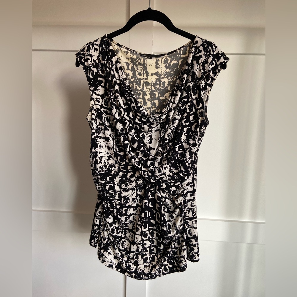 Black & white pattern ruched top